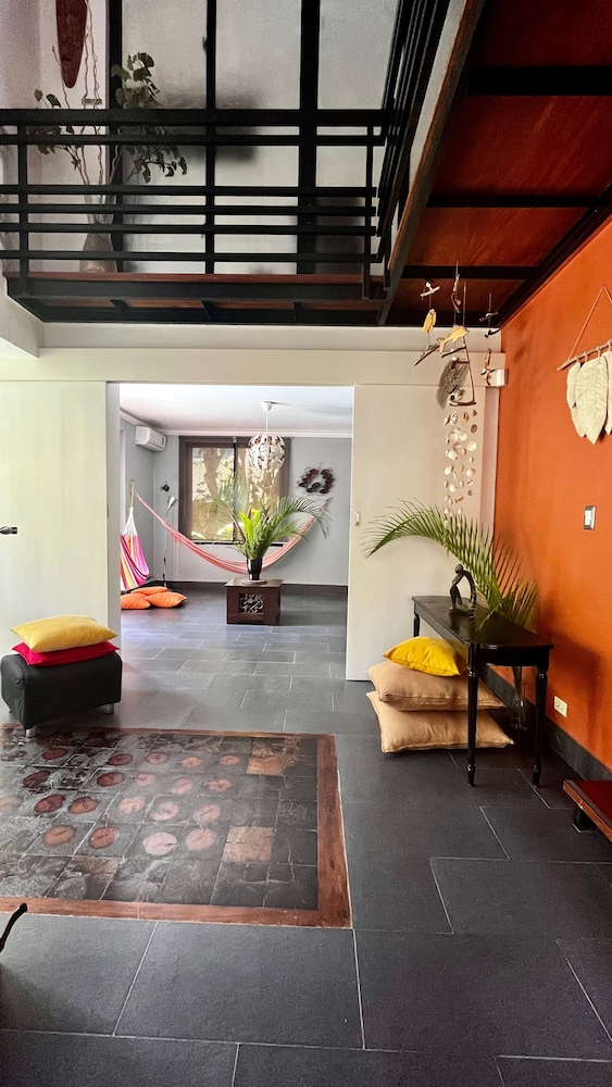 MANAYA BED & BREAKFAST 10/74