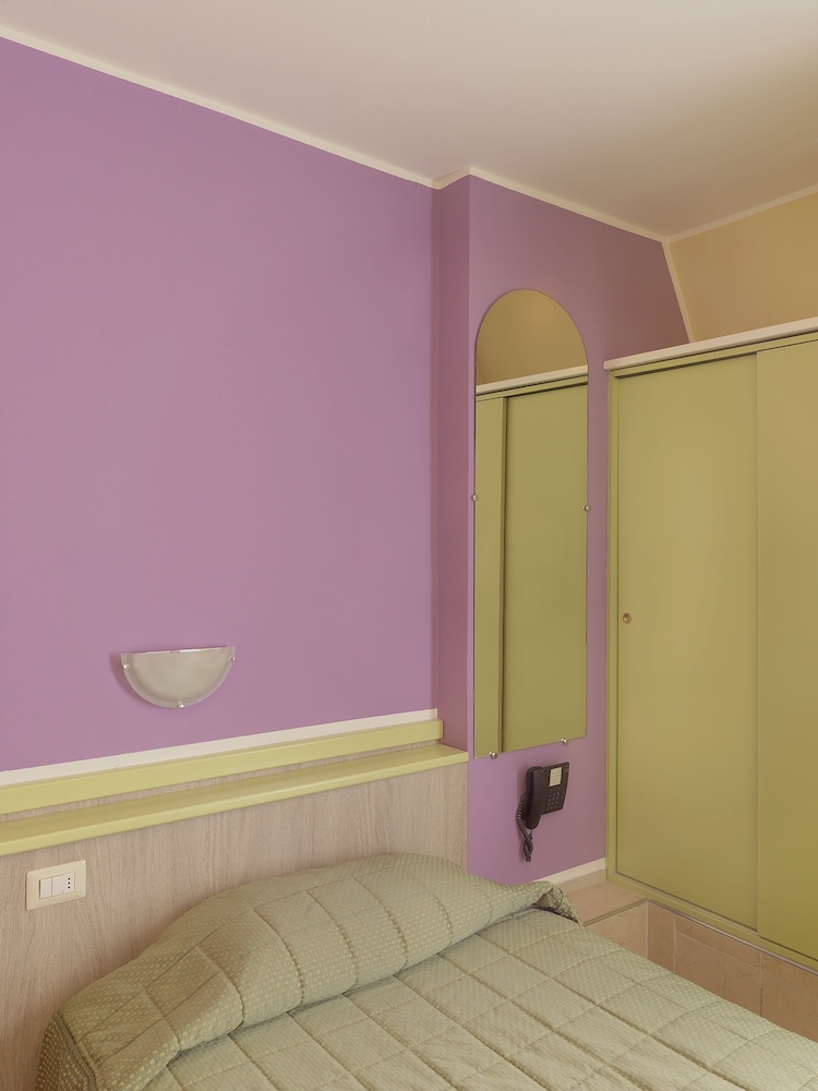 Hotel Arco Romana 12/20