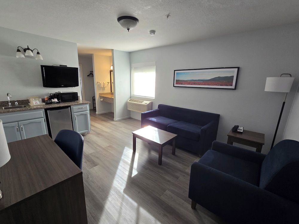 Quality Inn & Suites Tulare CA 31/50