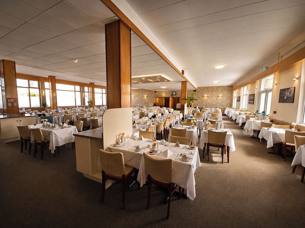 Norfolk Hotel 49/58