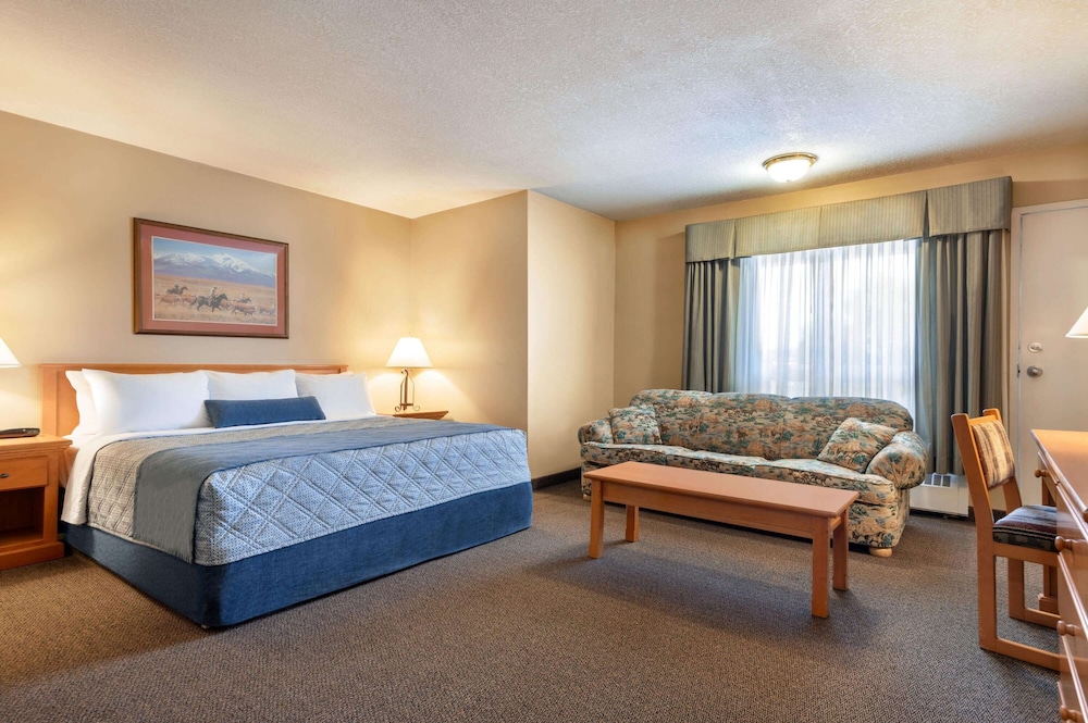 Travelodge by Wyndham Edson 2409079 Alberta Ltd. 10/53
