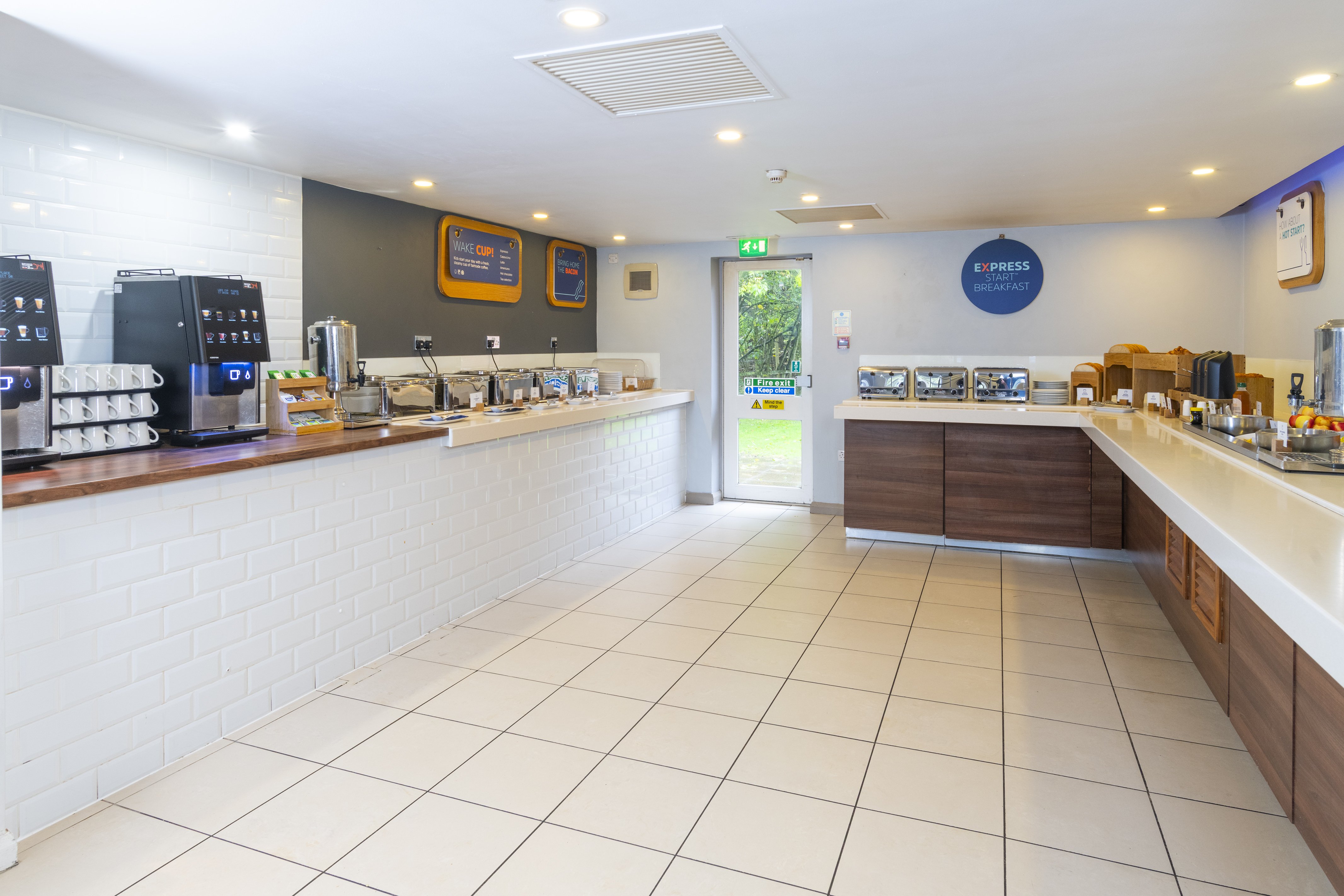 Holiday Inn Express Warwick Stratford Upon Avon 6/34
