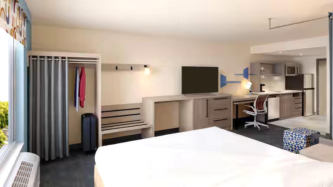 1 BEDROOM, SUITE, KING BED, ACCESSIBLE