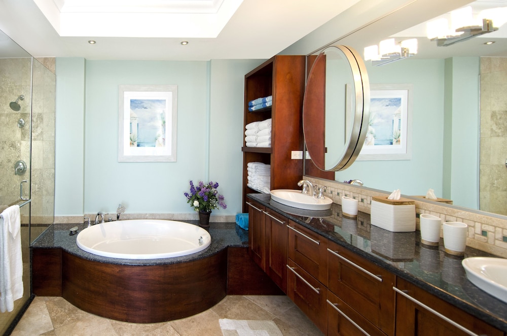 Oyster Bay Beach Resort 46/48