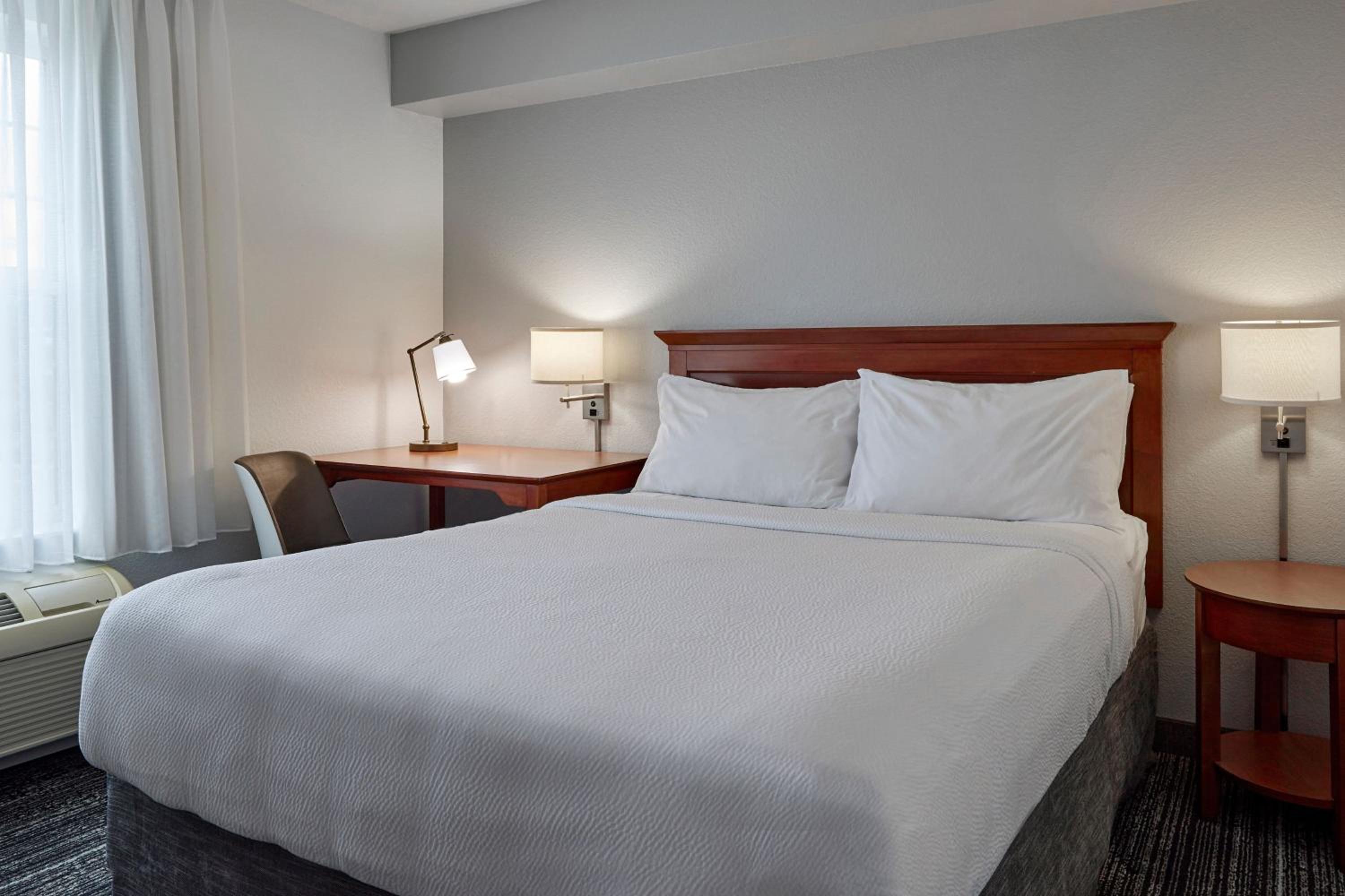 2 Bedrooms, Suite, Queen Bed