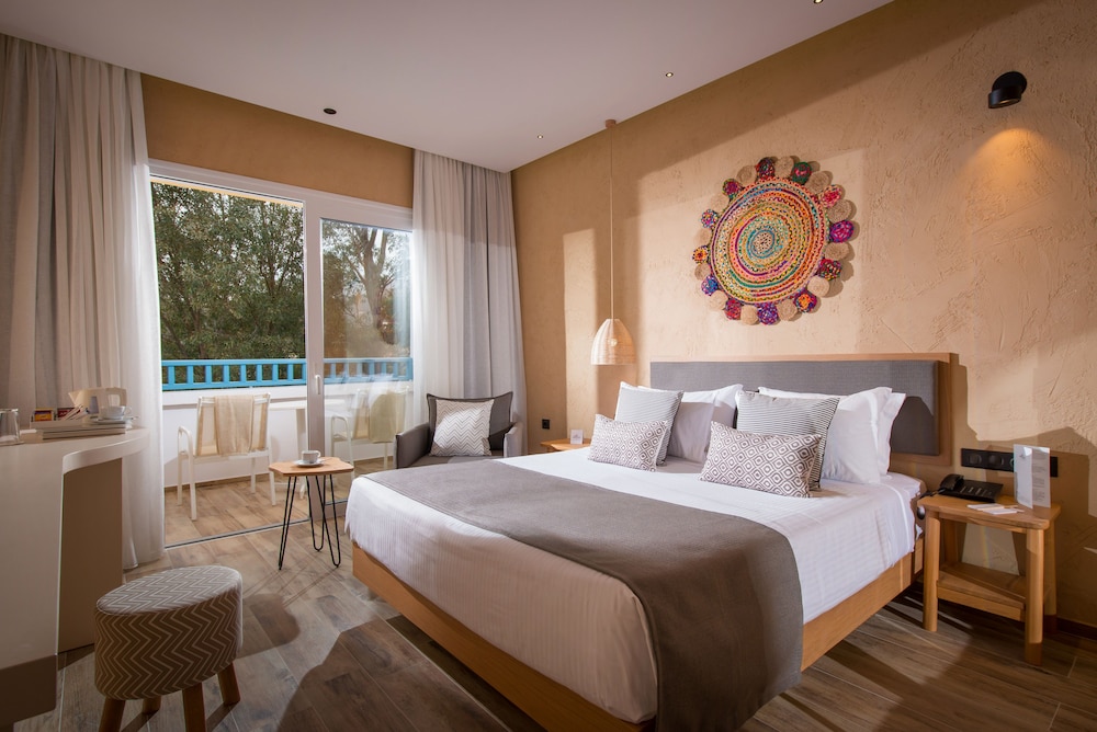 Fodele Beach and Water Park Holiday Resort 32/76