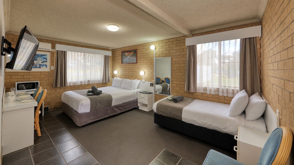 HAMILTON HUME MOTOR INN YASS 5/26