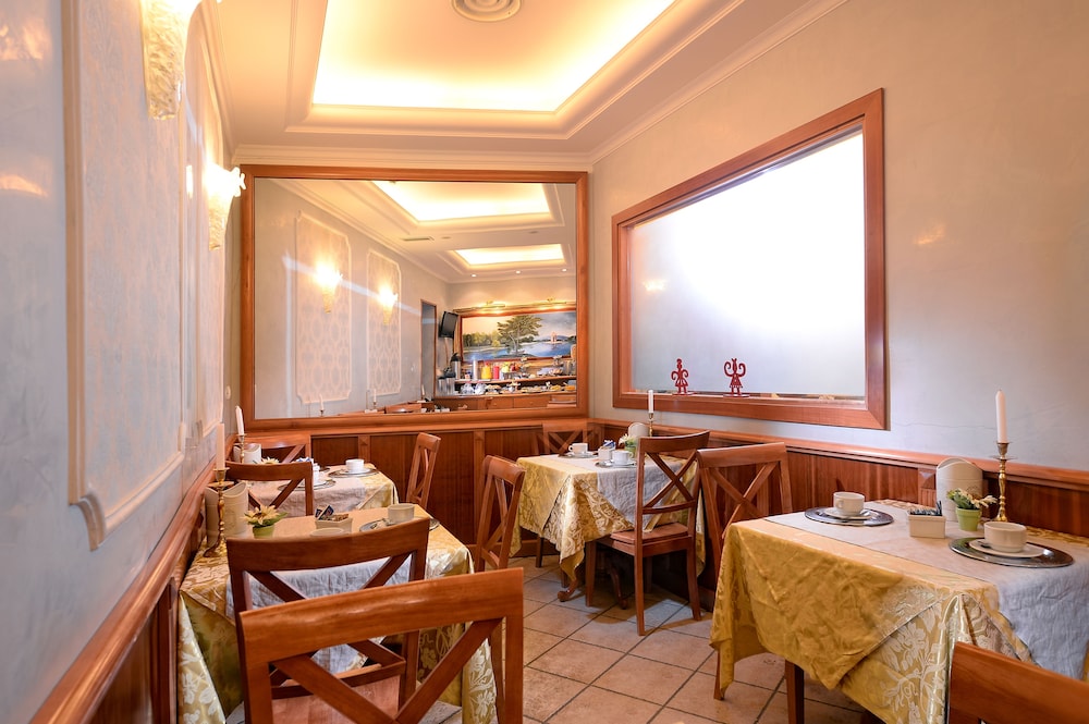 Hotel Golden 45/50