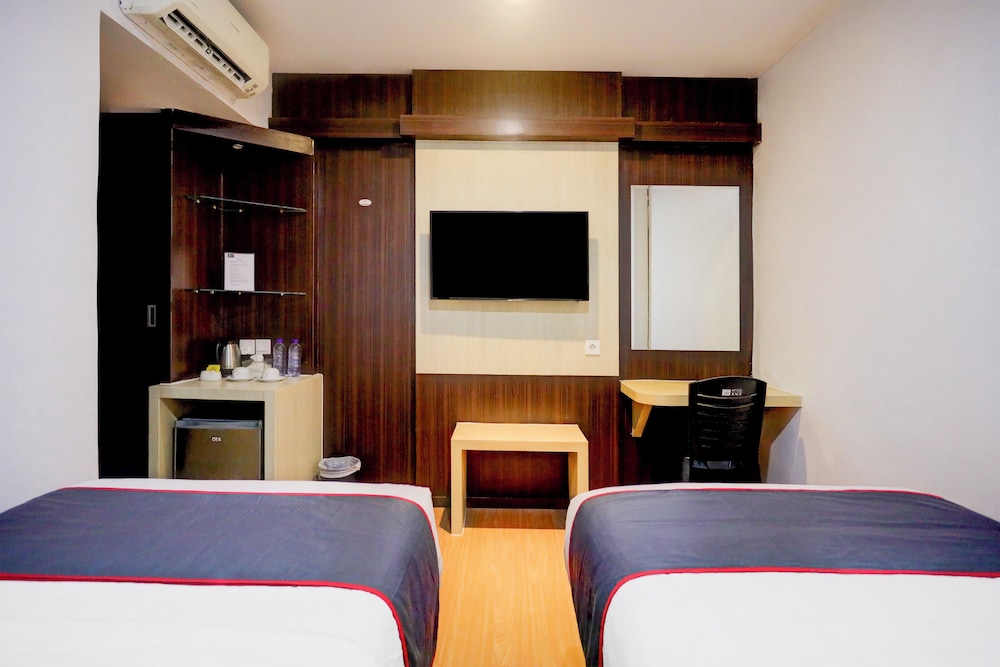 RedDoorz Premium near Grand Batam Mall 29/50