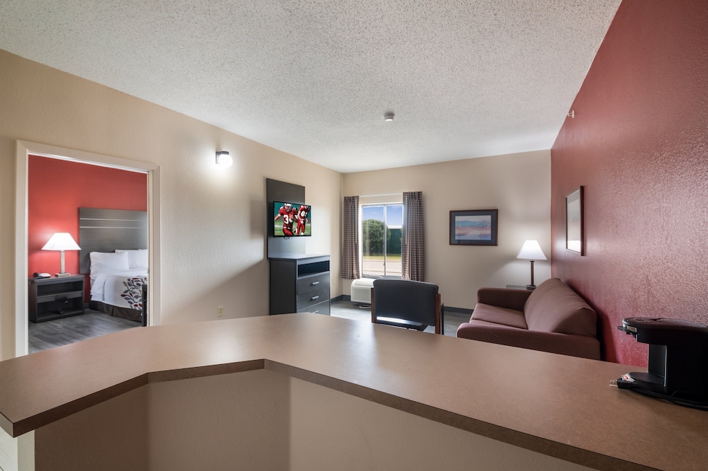 Red Roof Inn & Suites Austin East - Manor 18/22