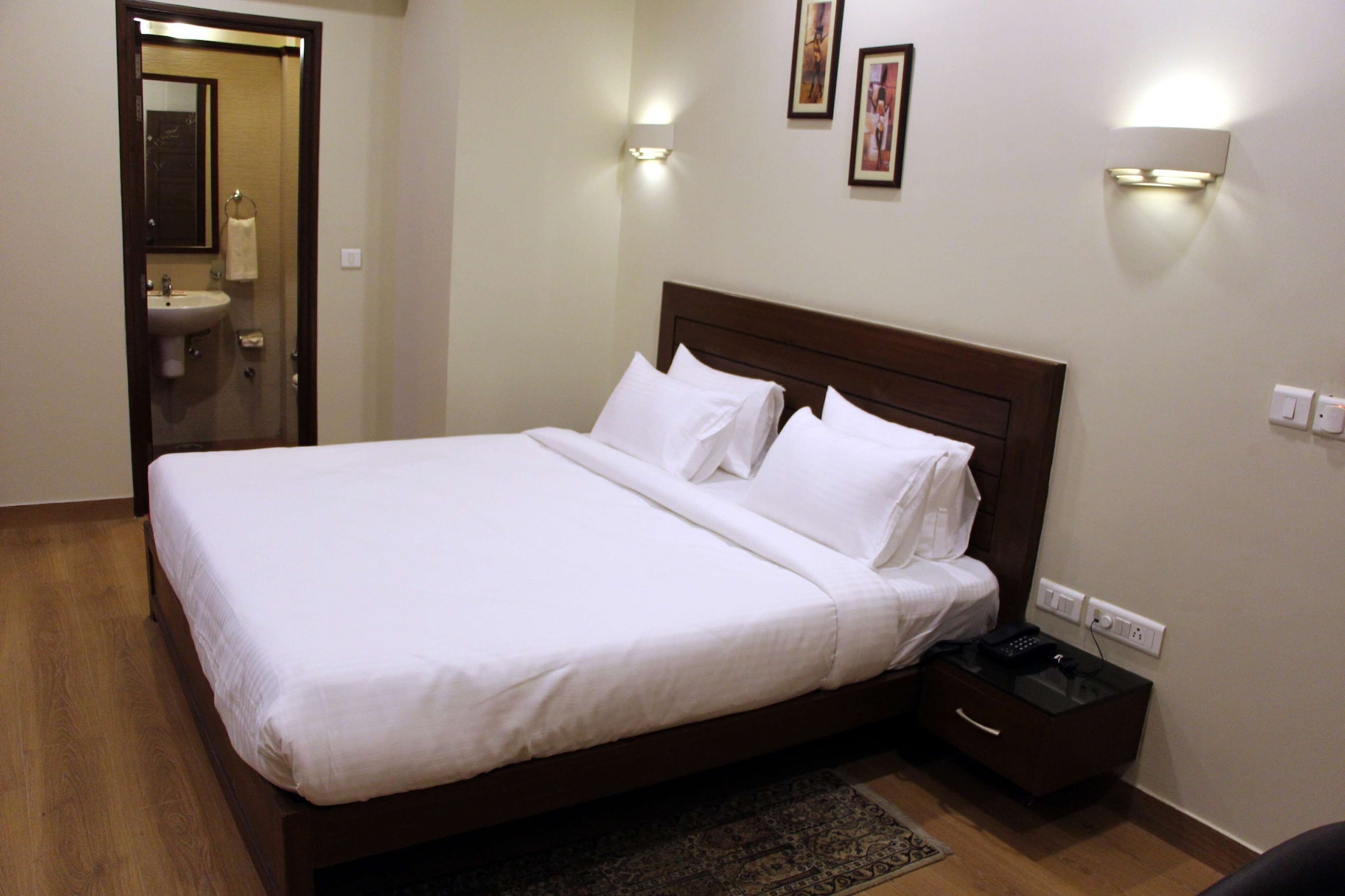 غرفة ديلوكس بسريرين منفصلين بغرفة نوم واحدة لذوي الإعاقة، Hotel Dasaprakash 3/5