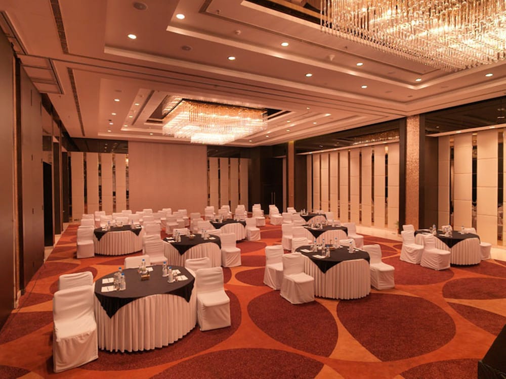 Royal Orchid Jaipur 52/62