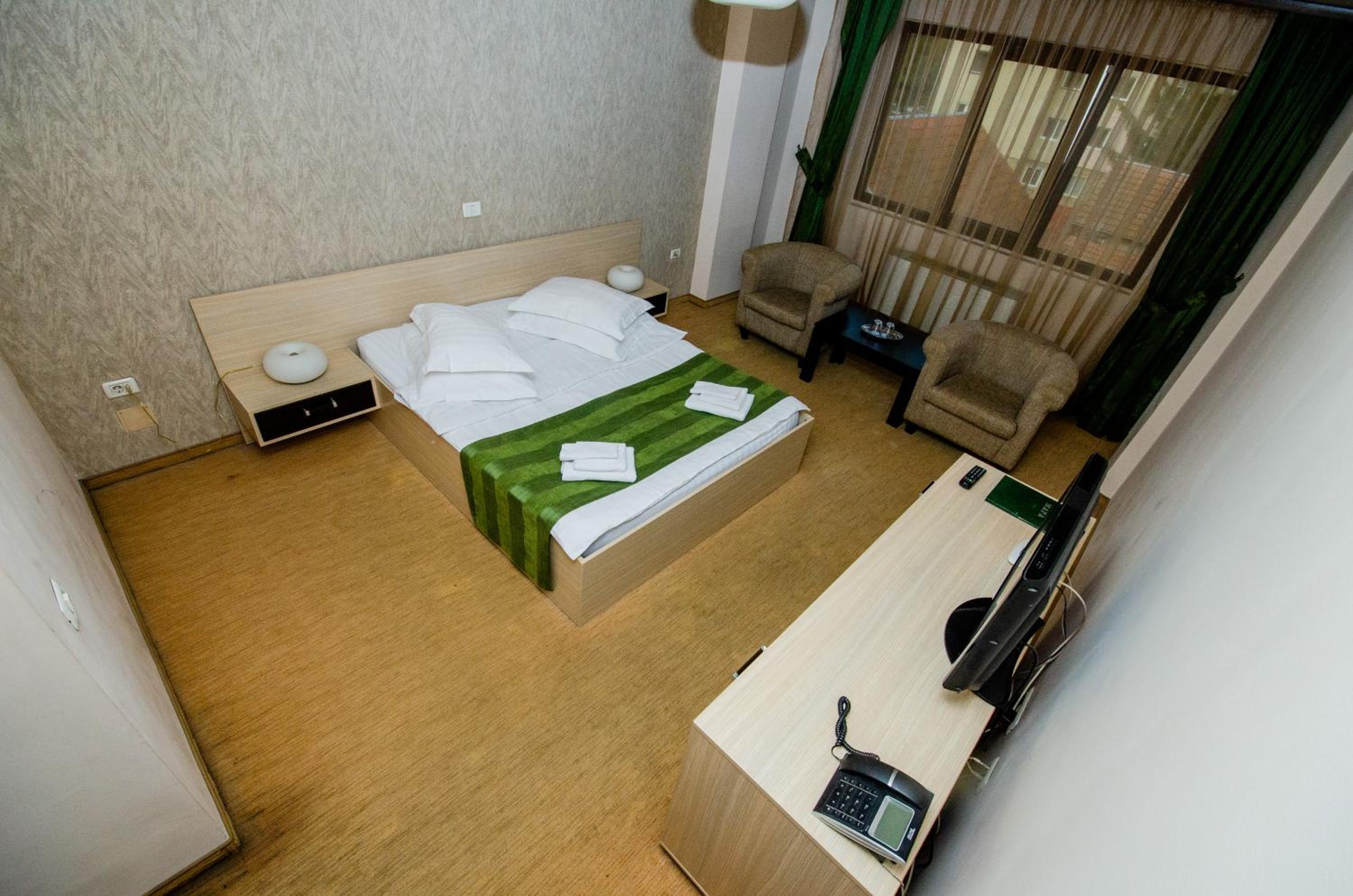 Davos Hotel 4/18