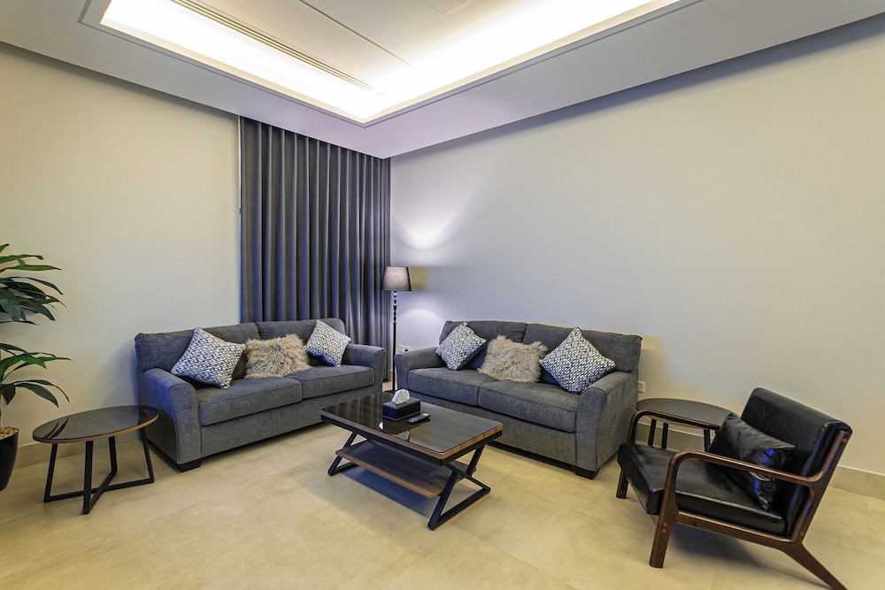Land Walk Al Taawoun Hotel 47/62