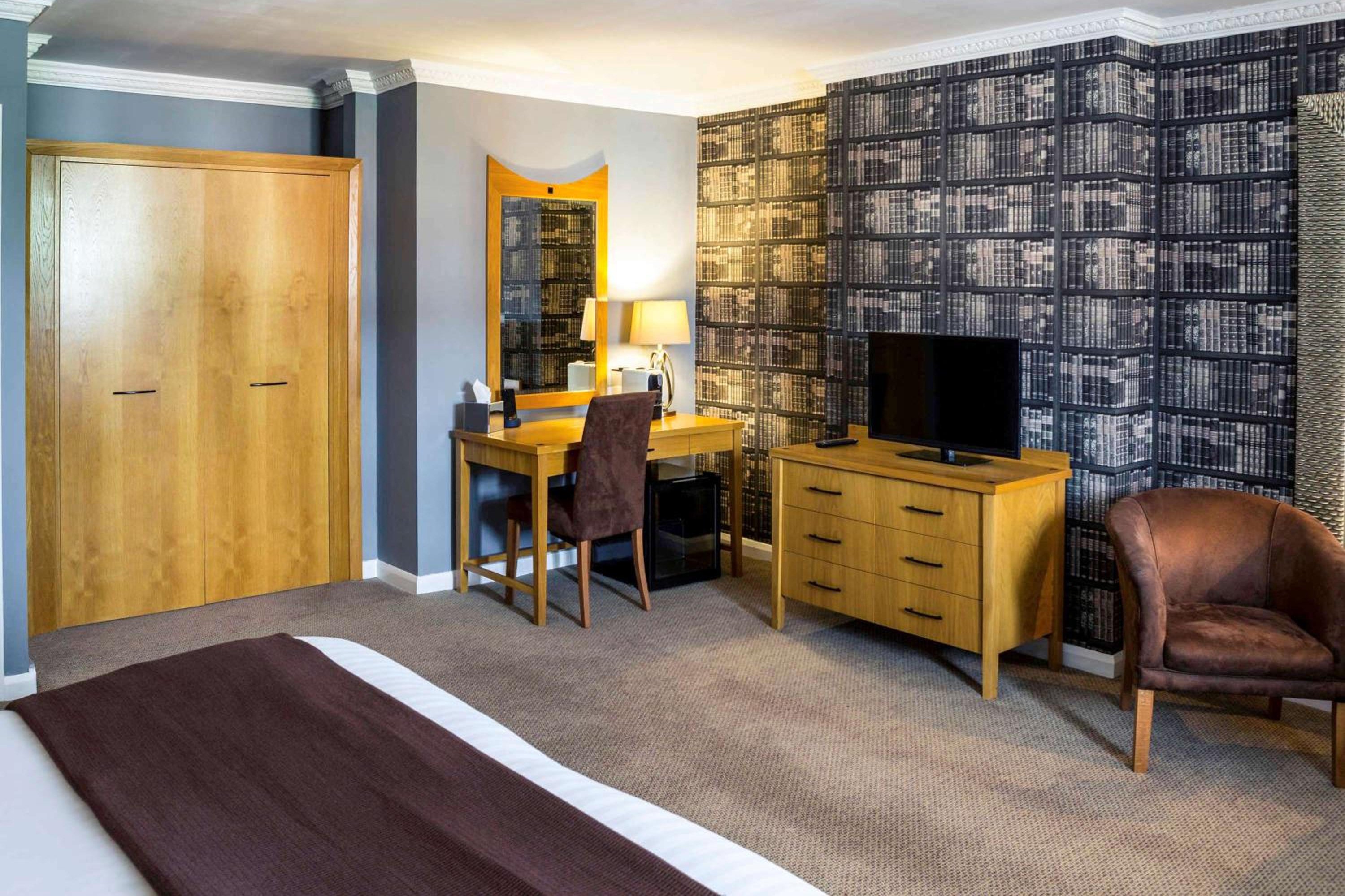 Barons Court Hotel Walsall 9/17