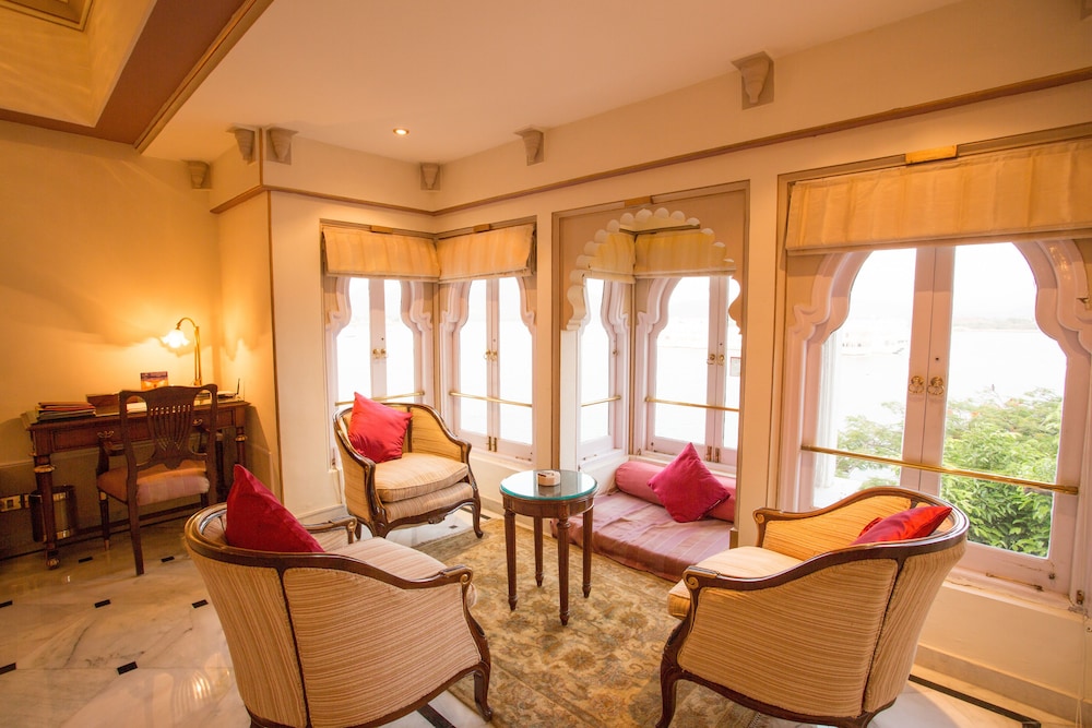 Taj Fateh Prakash Palace 30/54
