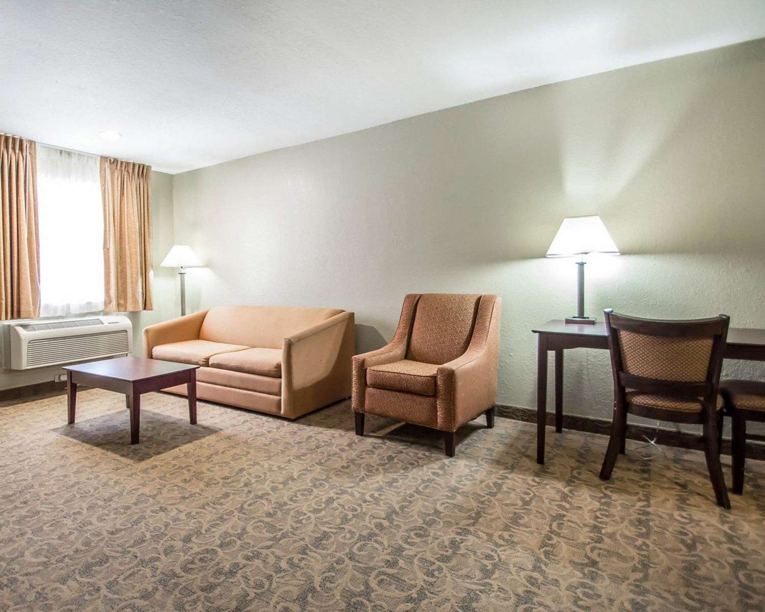 Quality Inn Suites By the Parks 15/30