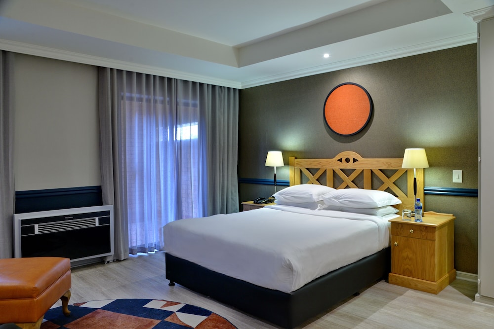 STUDIO, QUEEN BED