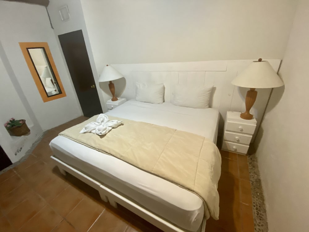 FAMILY, APARTMENT, MULTIPLE BEDS, OCEAN VIEW, KITCHEN