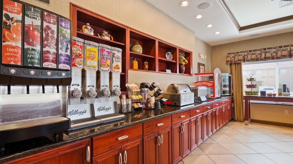 Best Western Plus Montezuma Inn & Suites 18/24