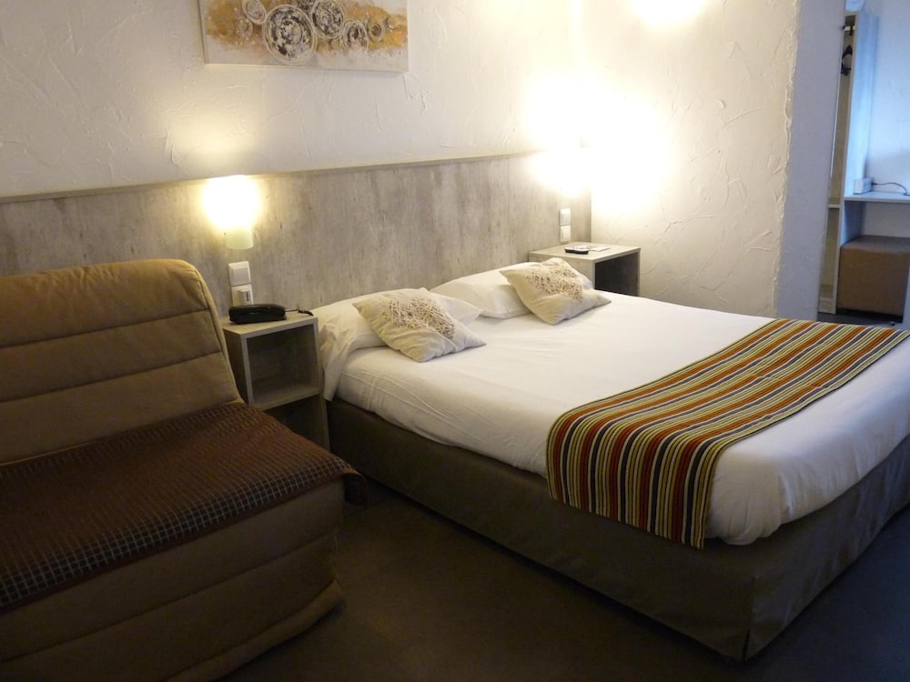 Brit Hotel Bosquet 17/50