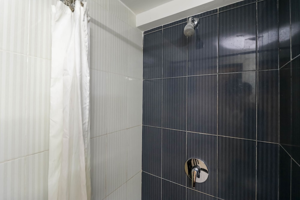 RedDoorz Plus Grand Populer Hotel (ex Nida Rooms Makassar Sulawesi) 32/33