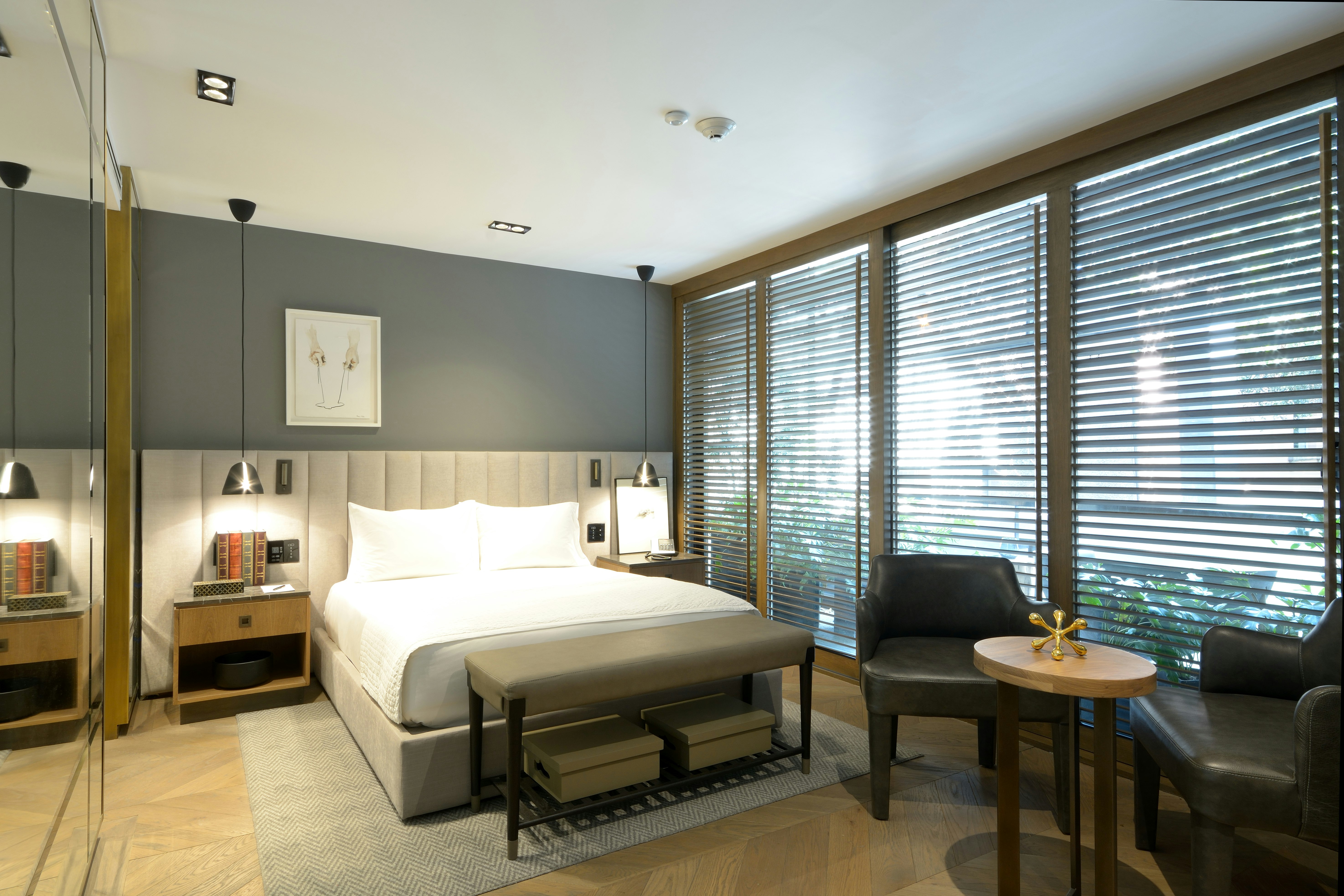 DELUXE, QUEEN BED