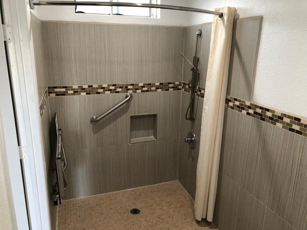 American Inn Suites Lax Airport 40/64