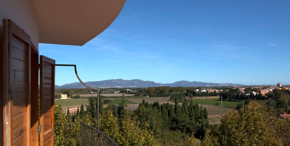 Emporda Hotel 60/66