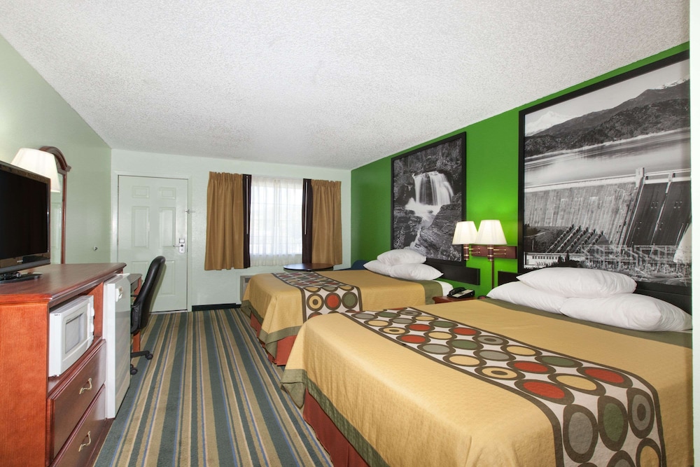 Super 8 by Wyndham Yreka 6/28