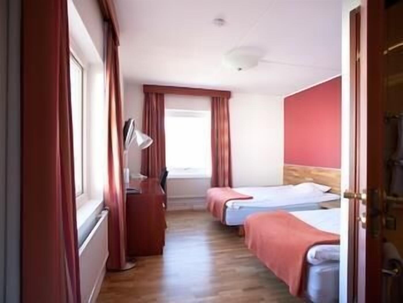 Superior, Twin Beds