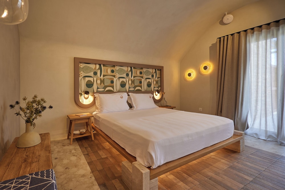 Superior, Suite, King Bed, Sofa, Plunge Pool