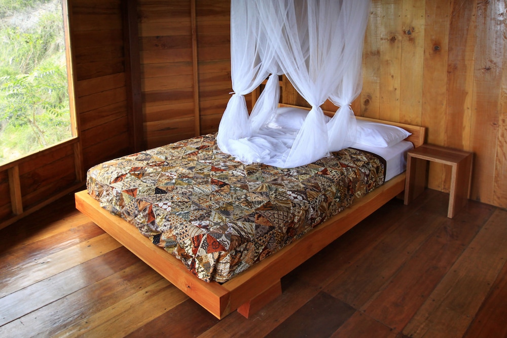 Waecicu Eden Beach Hotel 6/50