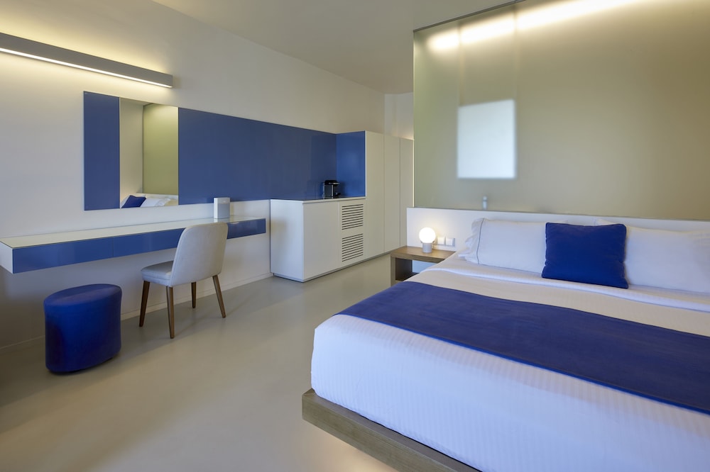 Infinity, Suite, Double Bed, Caldera View, Sofa 4/10