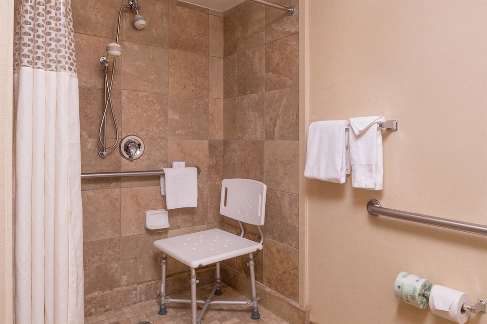 Hampton Inn & Suites Charlotte-Arrowood 17/61
