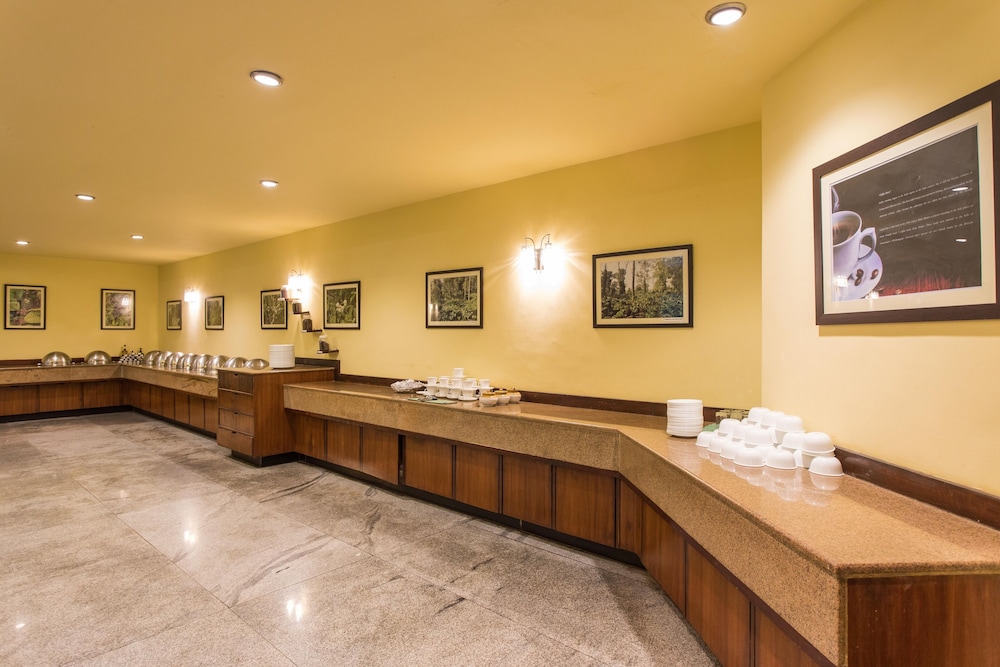 Hotel Coorg International 25/50