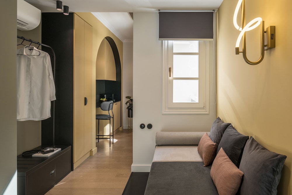 72 AD Suites 45/57
