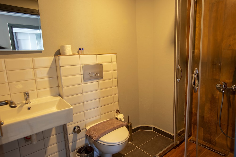 Hma Hotel And Suites 47/50