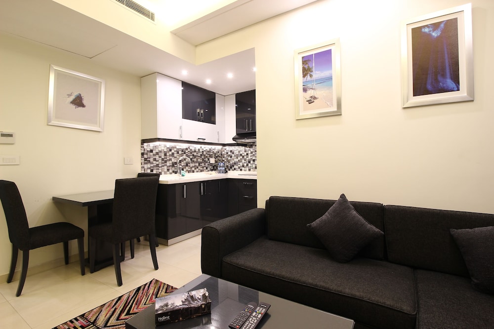 Palm Ville Suites 28/46