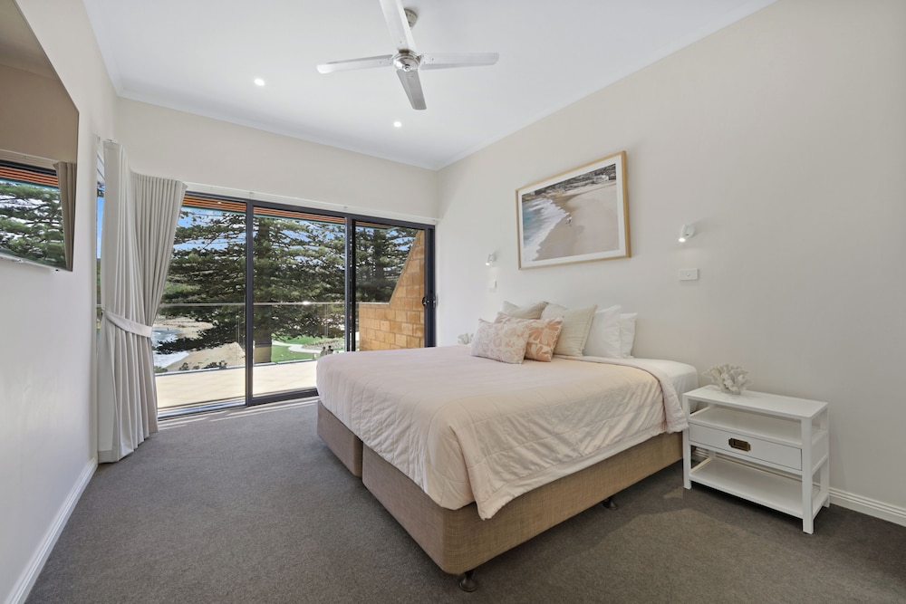 Luxury, Penthouse, 3 King Beds, Bay View، Sea Foam Villas 2/8