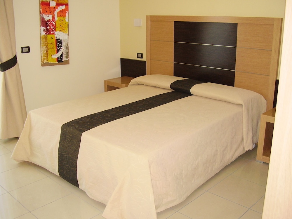 Tichos Greenblu Hotel 25/63