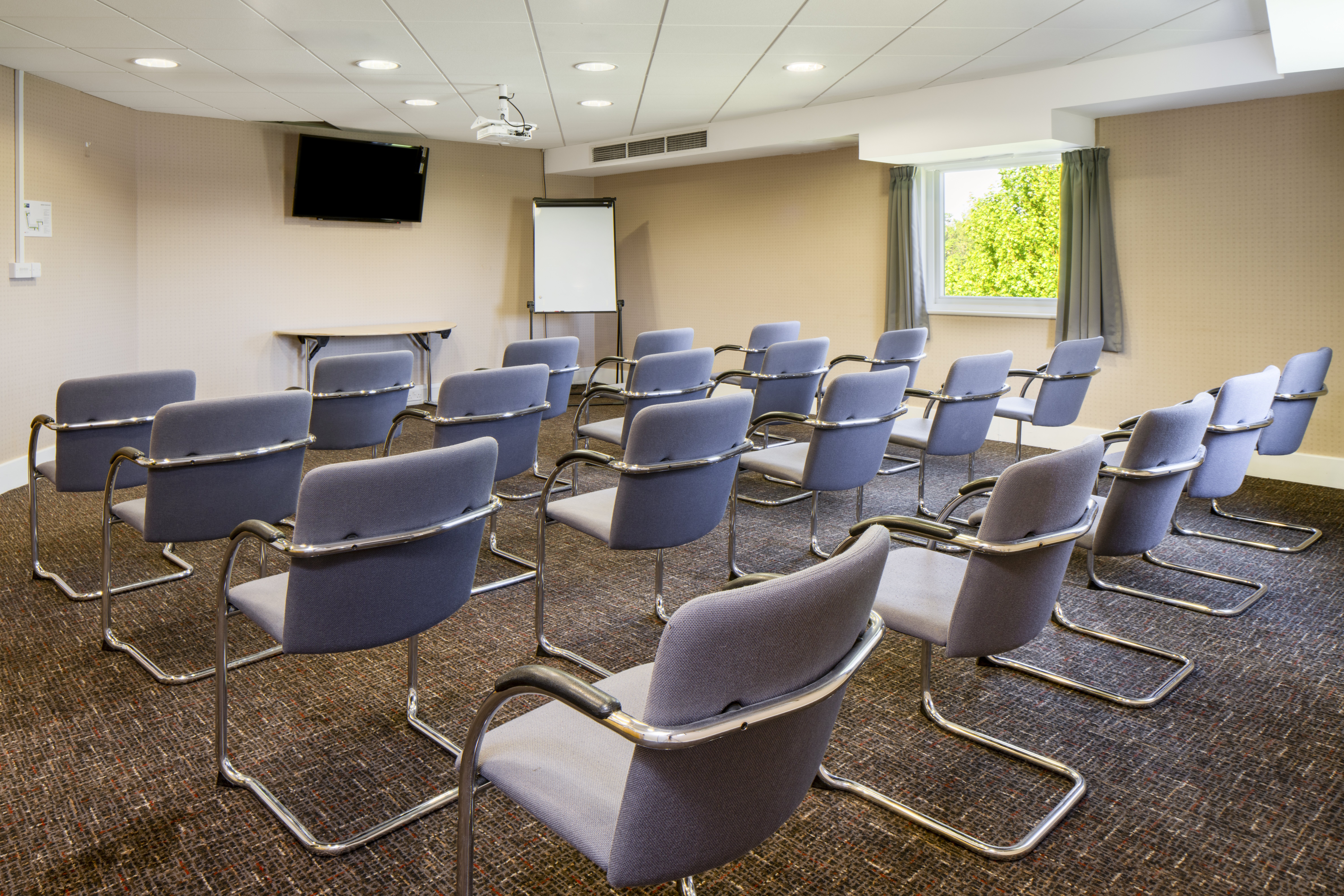 Holiday Inn Express London Epsom Downs 53/69