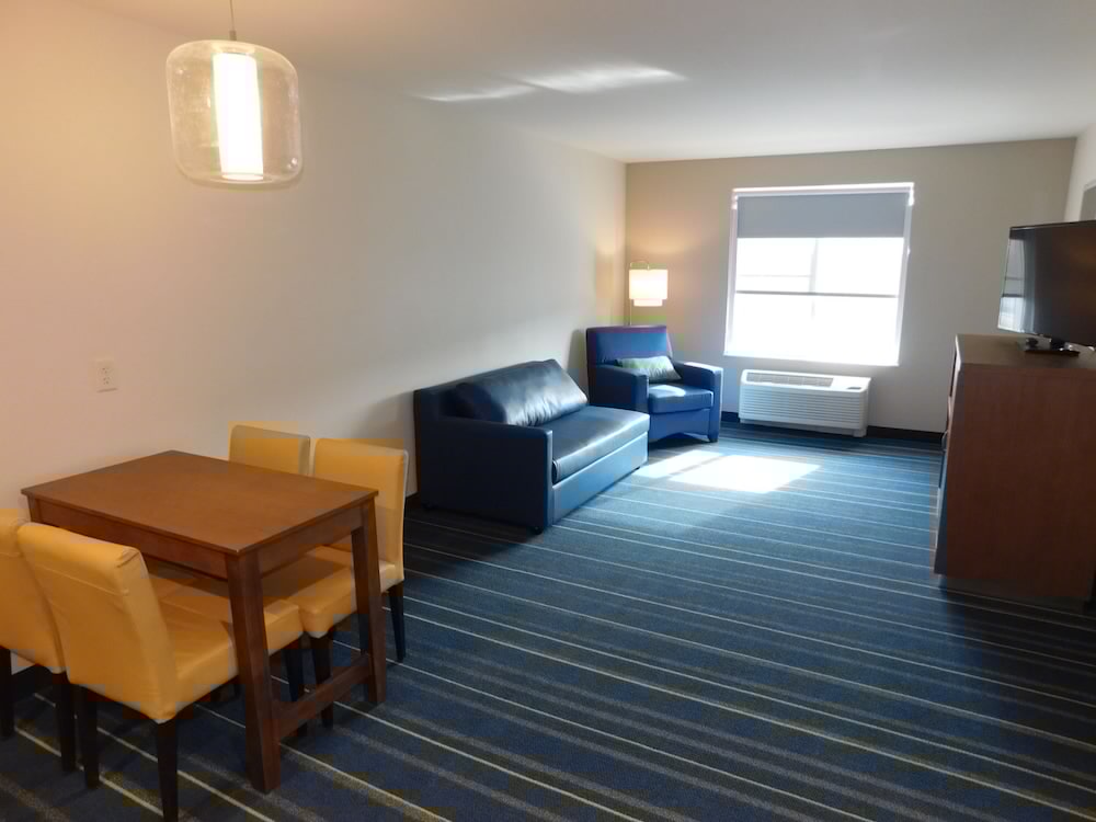 Days Inn & Suites by Wyndham Kearney 40/61