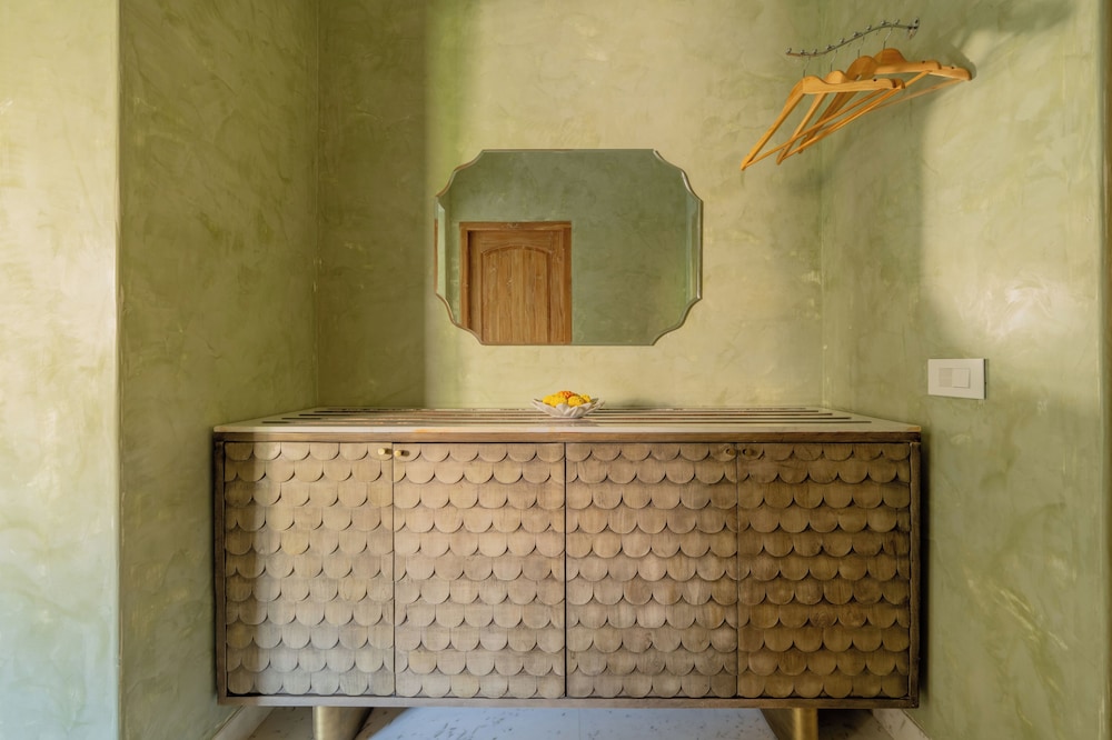 Niravi Jaipur 7/50