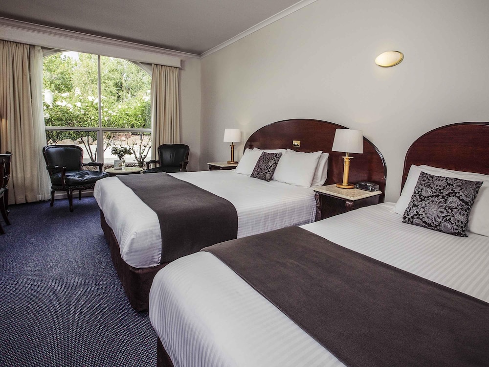 Courtyard, 1 King and 1 Single Beds