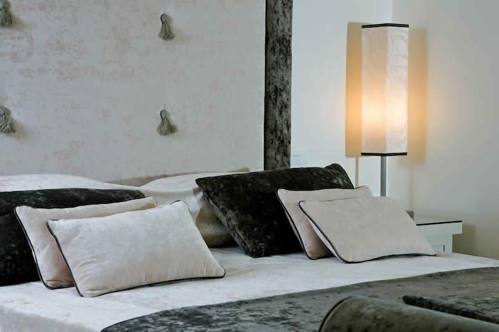 CLASSIC, DOUBLE OR TWIN BED