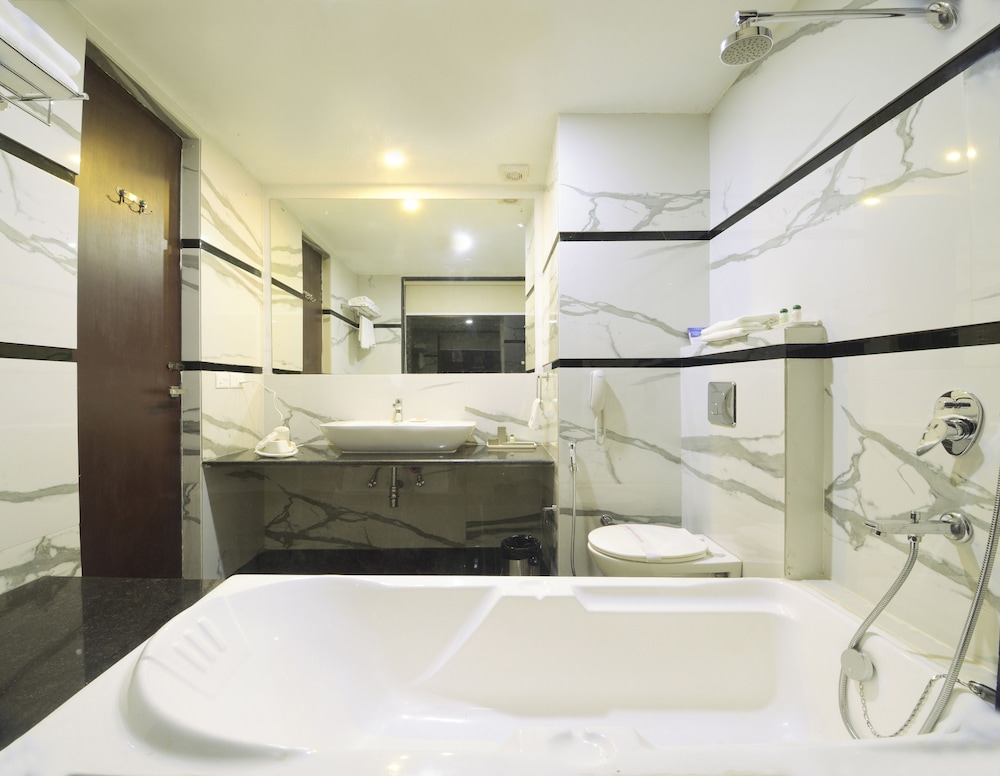 Hotel Crimson Palace 19/20