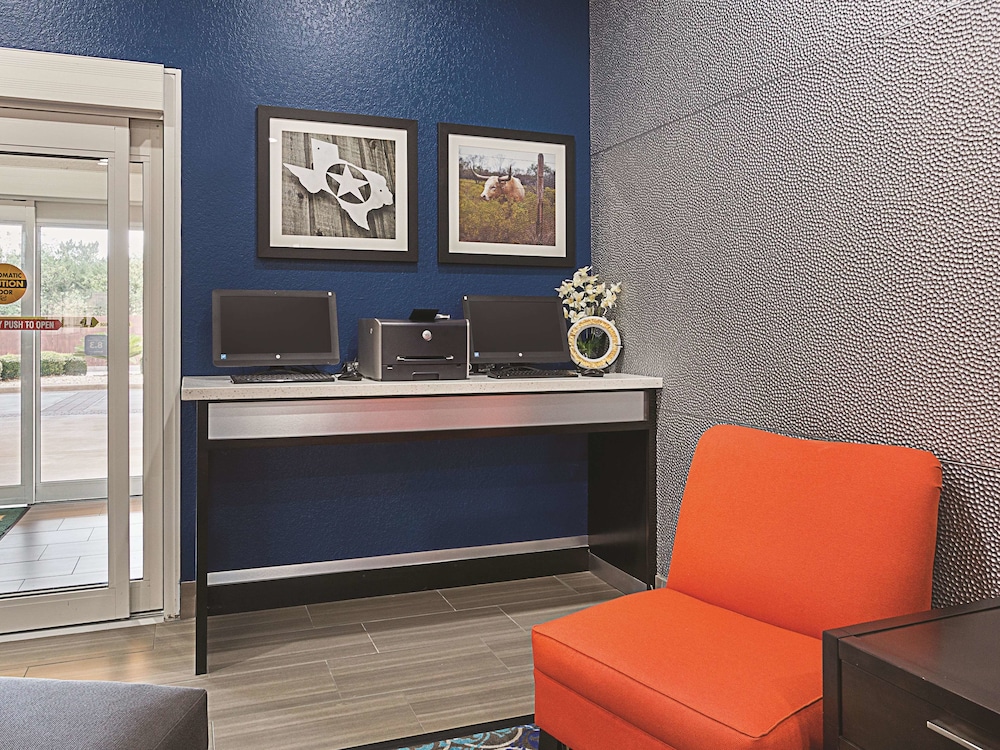 La Quinta Inn & Suites by Wyndham San Antonio Northwest 10/62