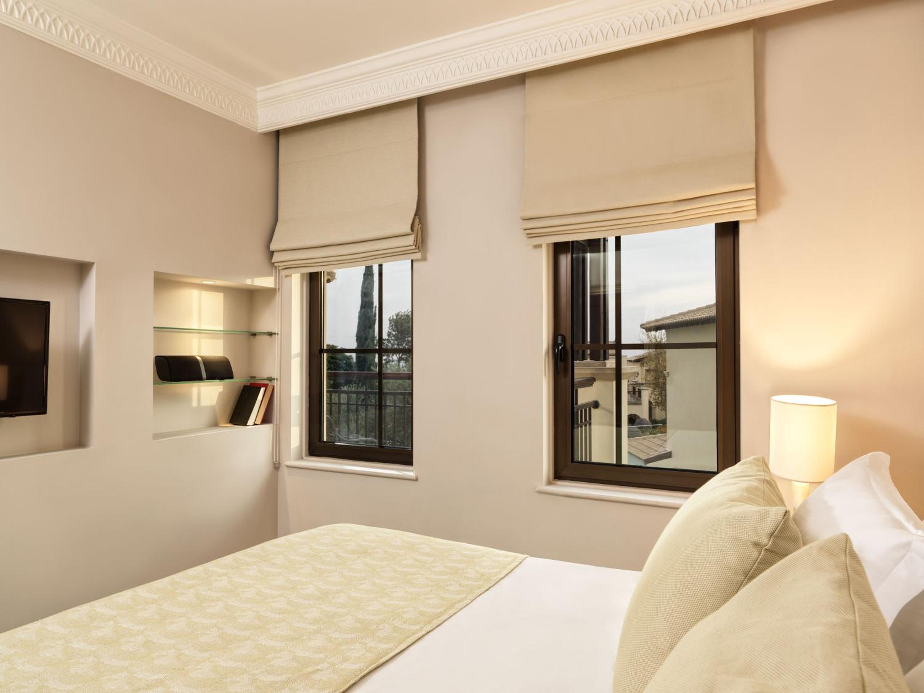 1 BEDROOM, SUITE, GARDEN OR POOL VIEW