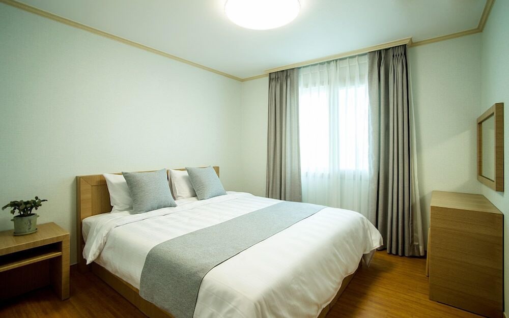 1 BEDROOM, FAMILY, PARTIAL SEA VIEW, KITCHENETTE